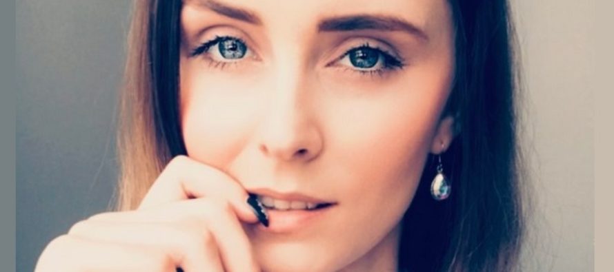 SKÖNHETS-och MODEbloggare Mariliis Anger avslöjade vad hon har i sin sminkväska och hemligheten med make-up som varar länge!